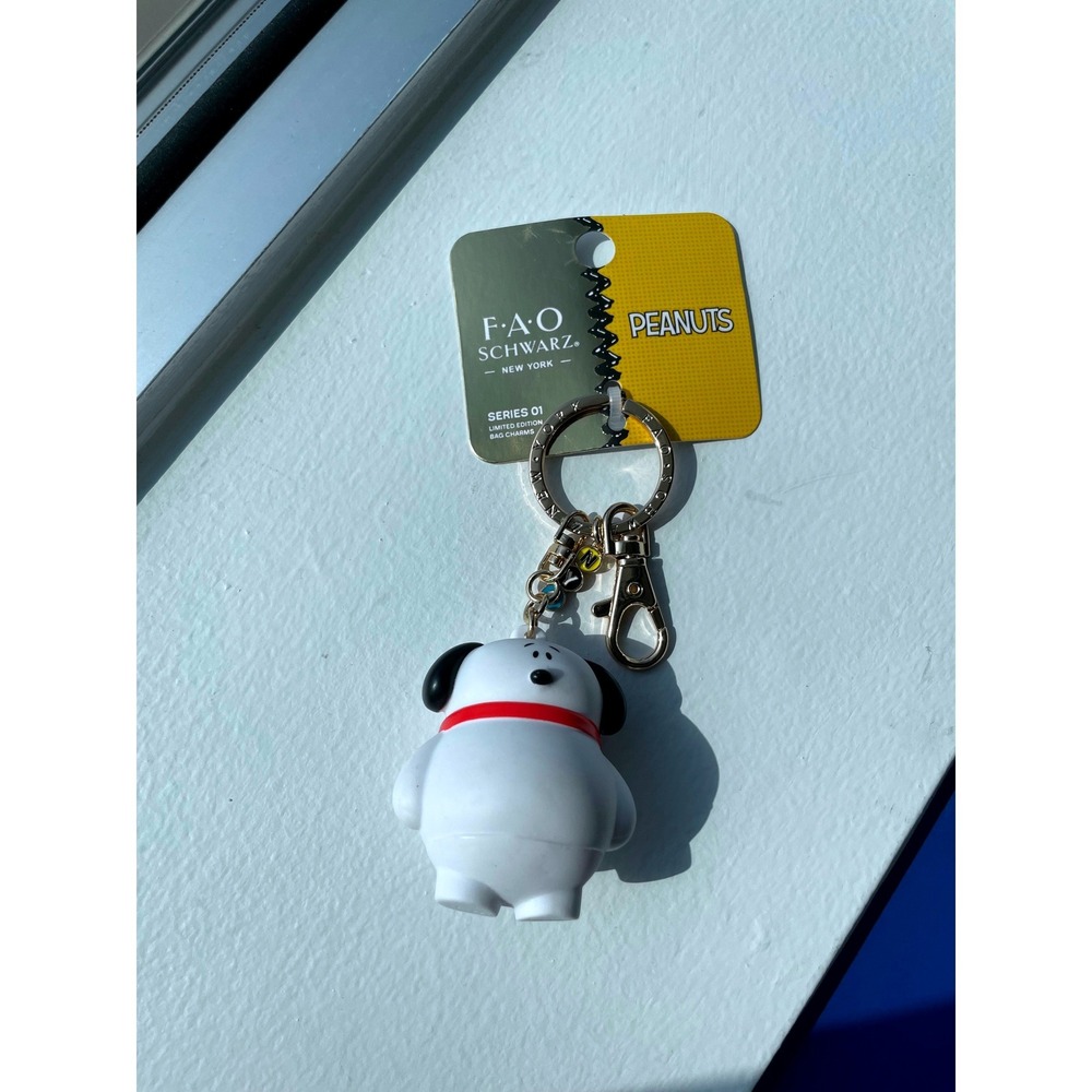 FAO Schwarz Peanuts Series 01 Snoopy Limited Edition Bag Charm Keyring New